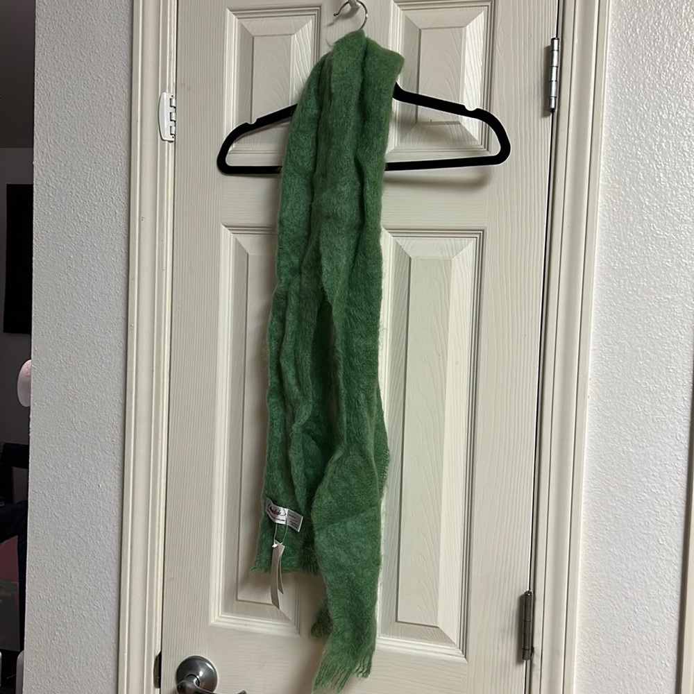 Crushedale green scarf new with tags